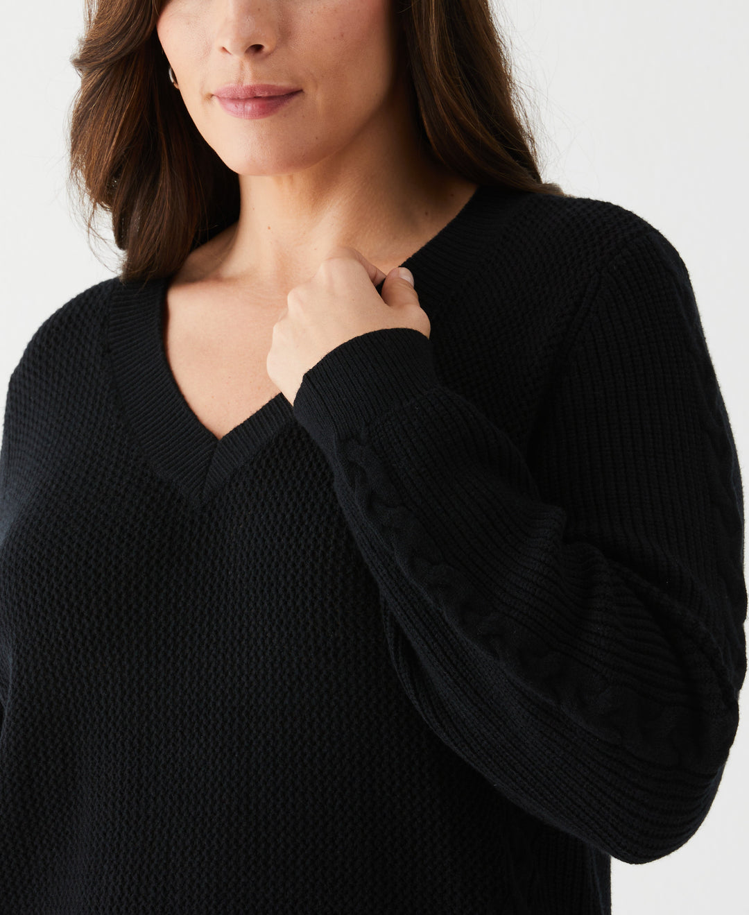 Plus Size Cable Knit V-Neck Sweater (Black) 
